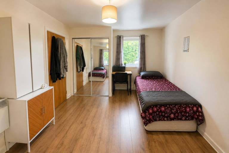 Spacious Double Room for 2 people - £900 per month
