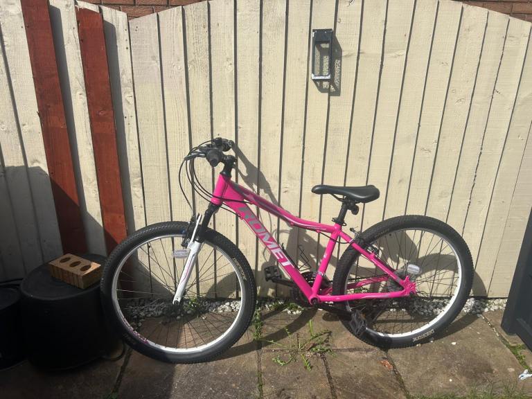 Ladies pink Jolene bike 26 inch