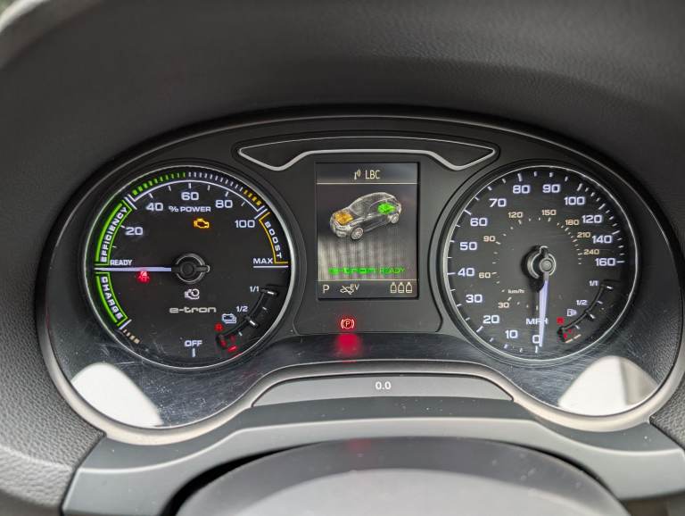 Audi A3 e-tron, Hatchback, 2015, Semi-Auto, 1395 (cc), 5 doors