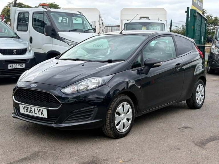 2016 FORD FIESTA VAN IN BLACK. 4,995 NO VAT