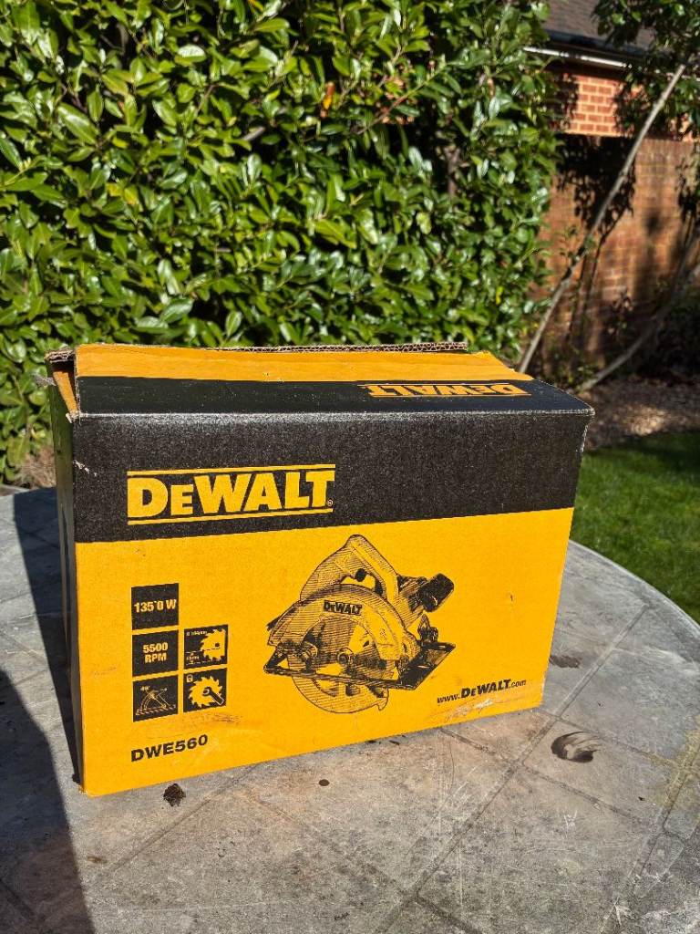 DeWalt DWE560 1350W Circular Saw – Nearly New