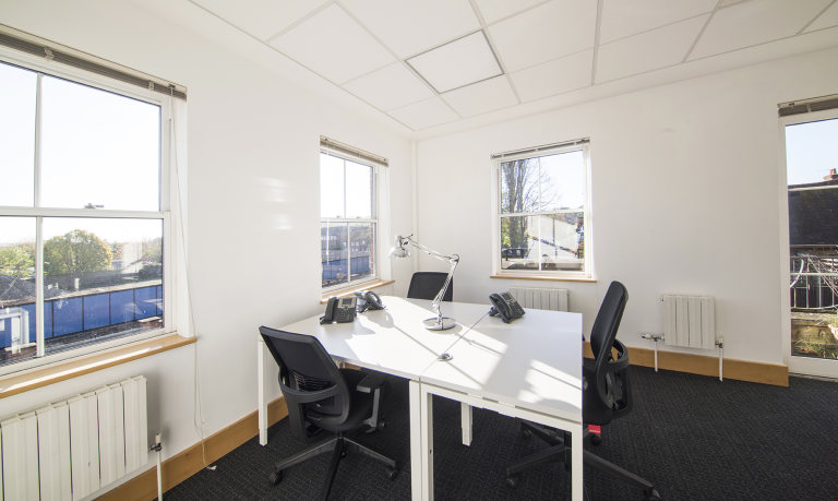 Amersham - HP70UT \ Private Office Access Whenever You Need It
