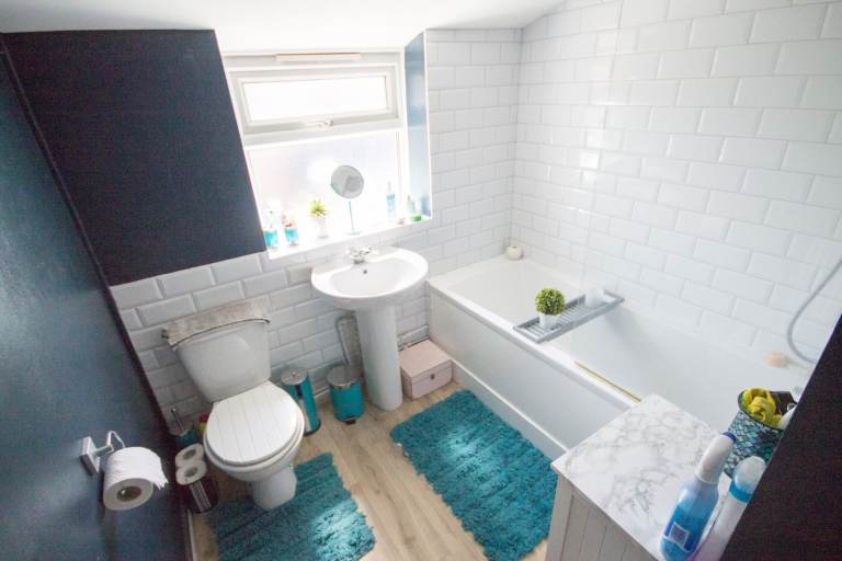 Lovely large two bedroom City Centre end terrace house NR3