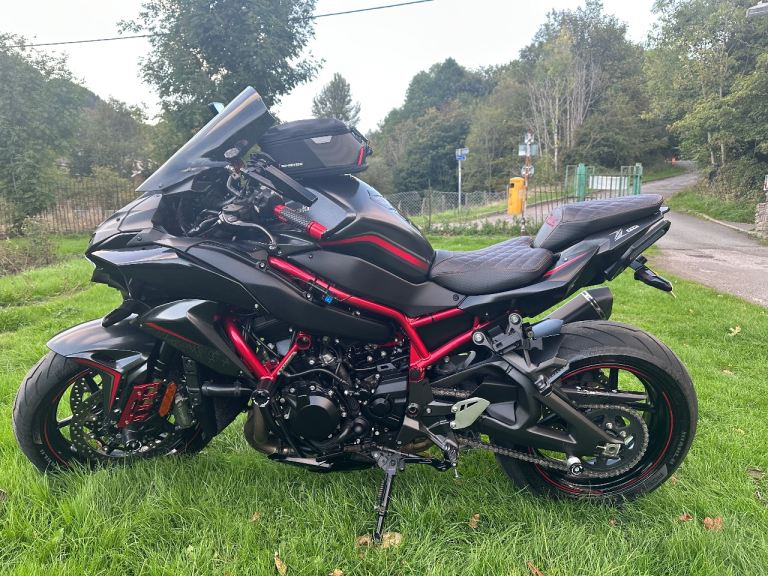 Kawasaki, Zh2 1000cc 200 BHP supercharged inline 4 hyper naked only 1100 miles full service history 