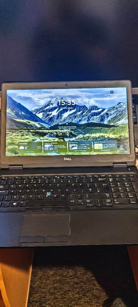 Dell Latitude 5590 15.6 Laptop Intel Core i5-8350U