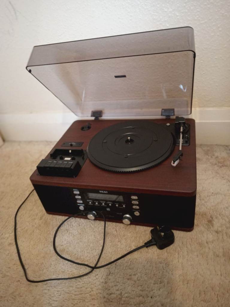 TEAC RECORD PLAYER 