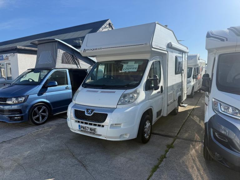 Elddis Autoquest 100 Compact Overcab Double Rear Kitchen