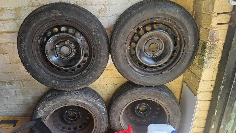 15" alloys rims with very good condition tyre 
