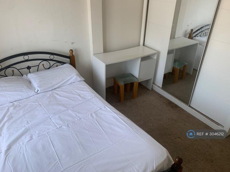 1 bedroom in Cotesmore Gardens, Greater London, RM8 (#3046212)