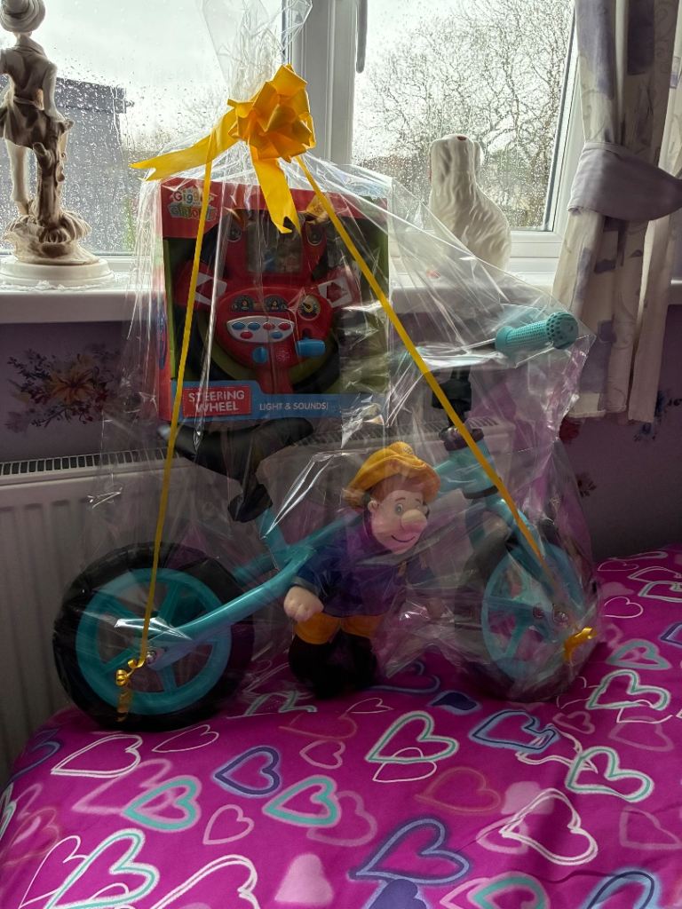 Kids gift hampers for sale 
