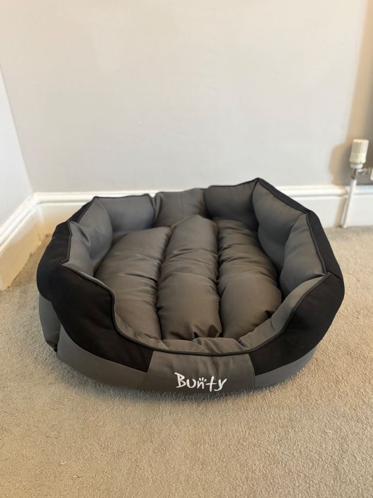 Pet Bed – Grey & Black, Excellent Condition