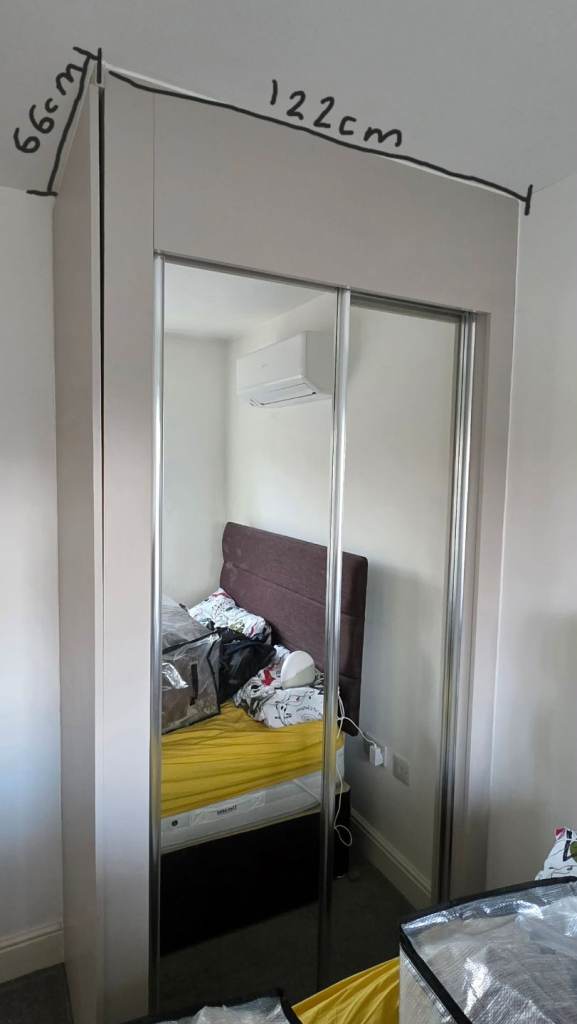 Built-in fitted Wardrobe with mirror sliding doors