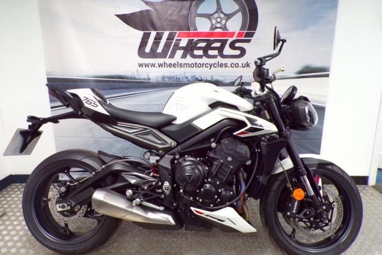 2023 TRIUMPH STREET TRIPLE 765 R WITH ONLY 5497 MILES FROM NEW