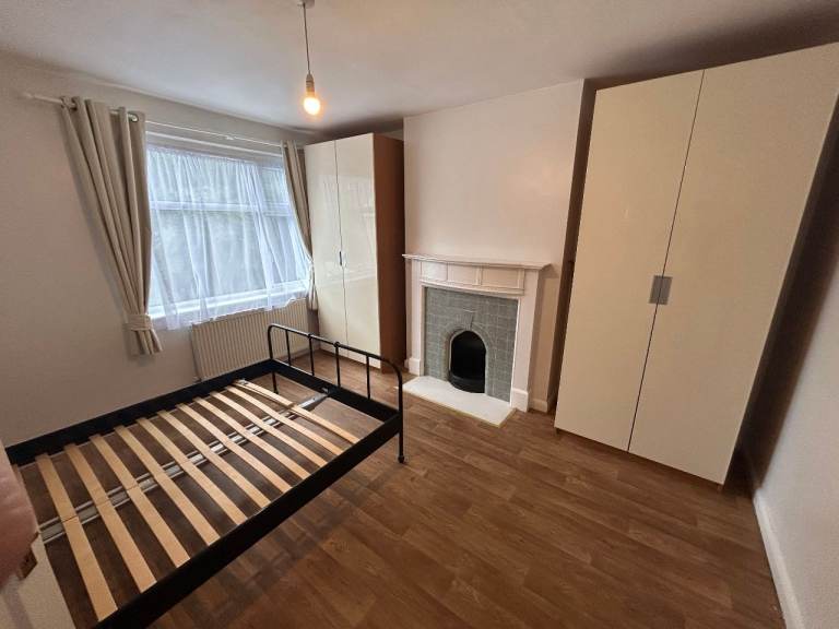2 Bedroom Flat to Rent with Garden in Oak Tree Dell, Kingsbury, NW9 0AB - DSS can enquire
