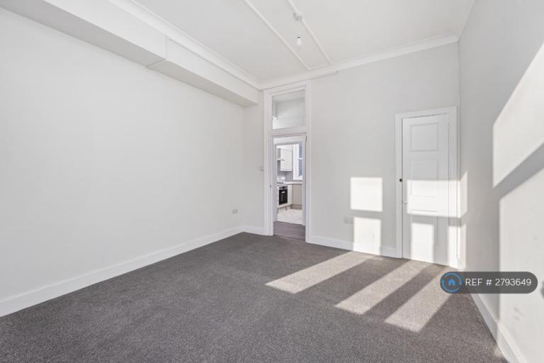 3 bedroom flat in West Street, Brighton, BN1 (3 bed) (#2793649)