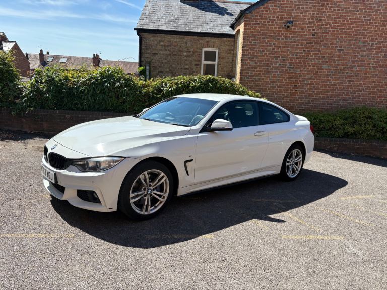 BMW 4 Series 420i xDrive M Sport Coupe – Alpine White