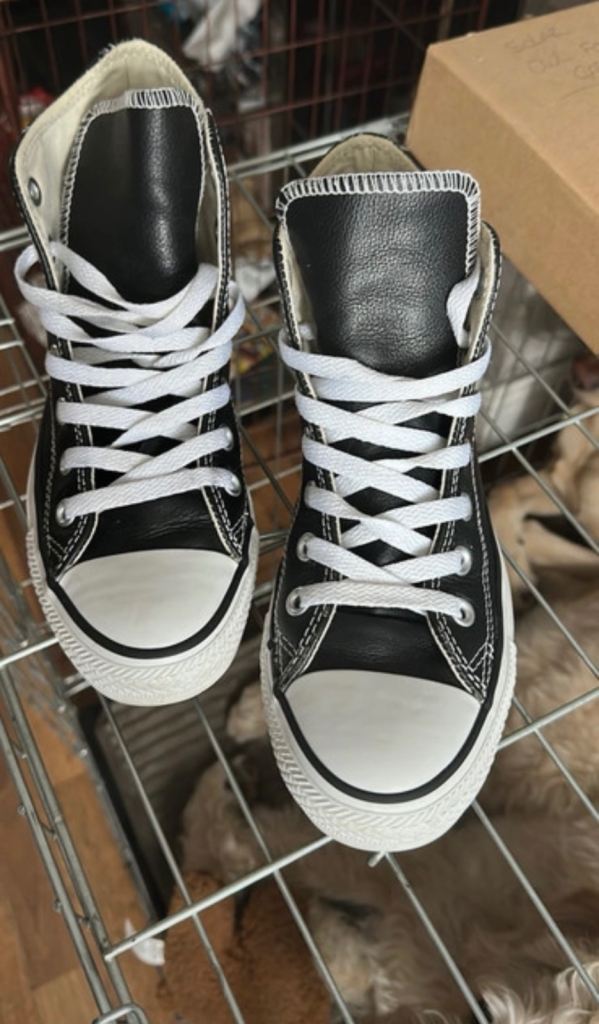 Black leather converse size 5