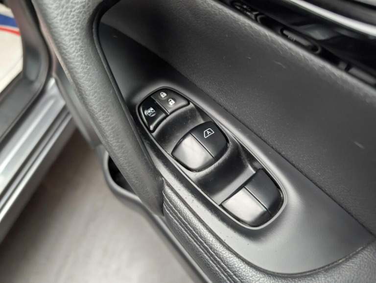 2017 Nissan Qashqai 1.5 dCi Tekna SUV 5dr Diesel Manual 2WD Euro 6 (s/s) (110 ps) - PRIVACY GLA H...