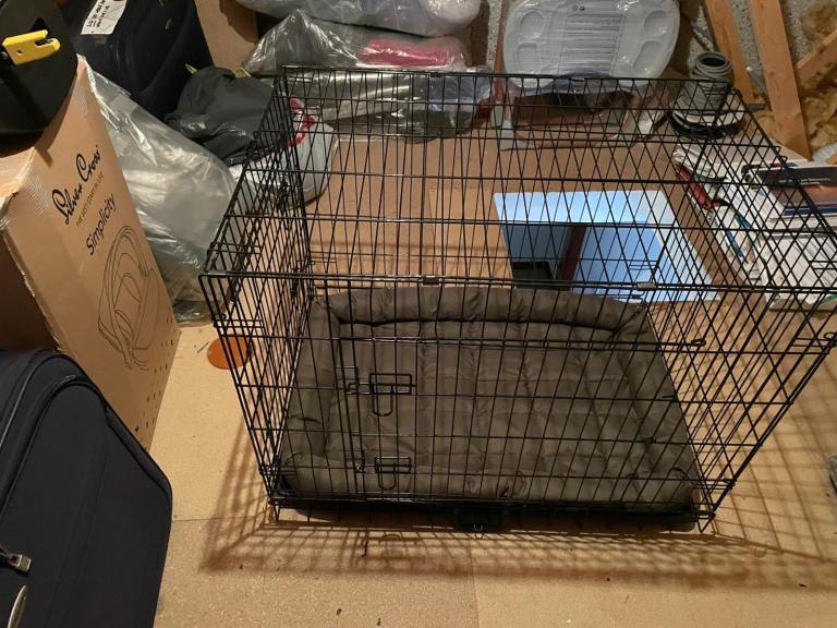 Dog Crate Medium With Waterproof Crate Mat £30