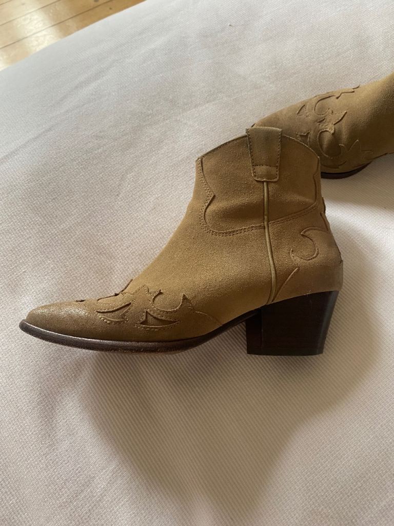 Ash cowboy boots low cut. 
