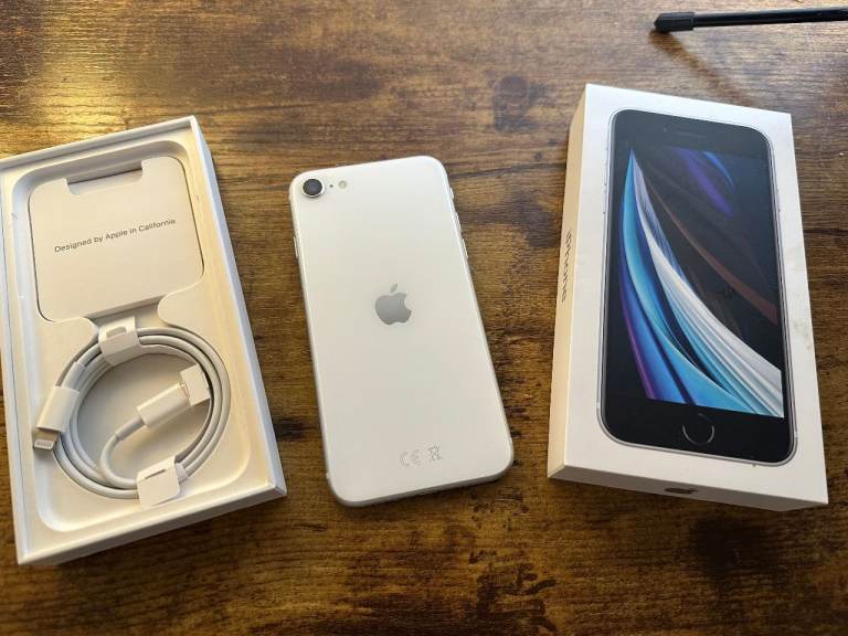 Apple iPhone SE (2020) 2nd Gen - 64GB - White - Unlocked