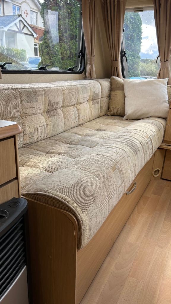 Swift Abbey Vogue 460, 2006 - 2 Berth Caravan with Motor Mover