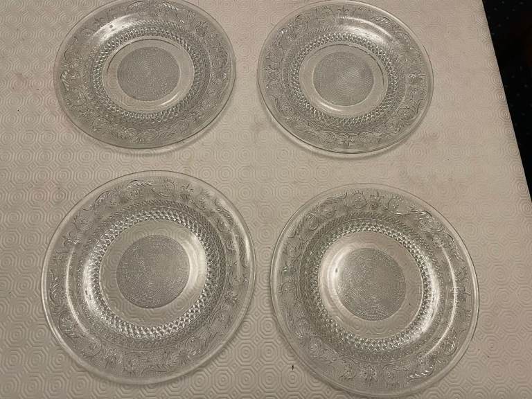4 X HEAVY ORNATE VINTAGE PRESSED GLASS PLATES 25cm / Weight 680g each / PERFECT