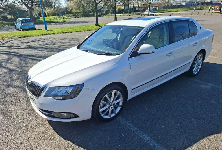 Skoda Superb 2.0 TDI 138 BHP WHITE Hatchback 2014 Cream Leather CamBelt TowBar Manual £35 Road Tax