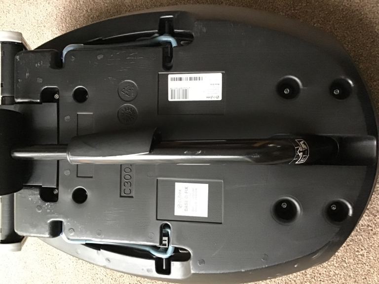 Cybex Cloud Q Car Seat in Dessert Khaki colour and isoFix base