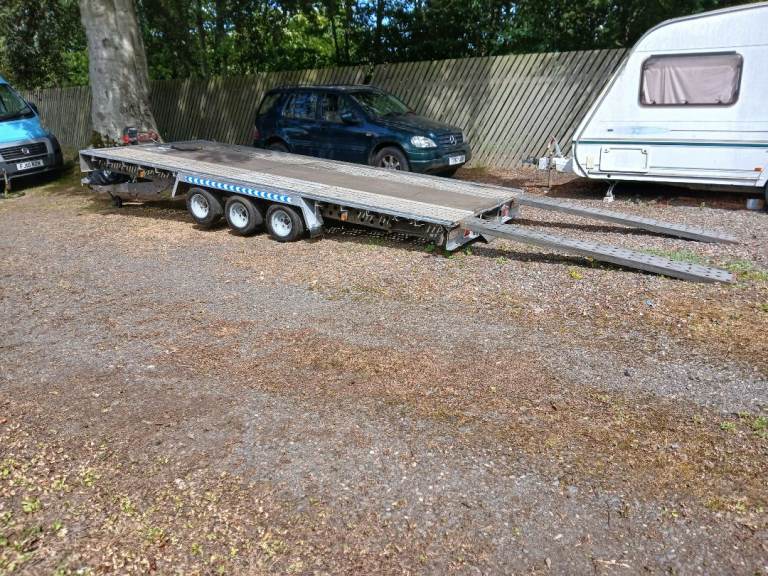 Tri axle tilt trailer