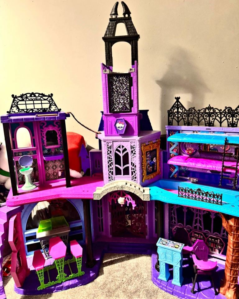 Monster High Haunted High School Play Set and Dolls