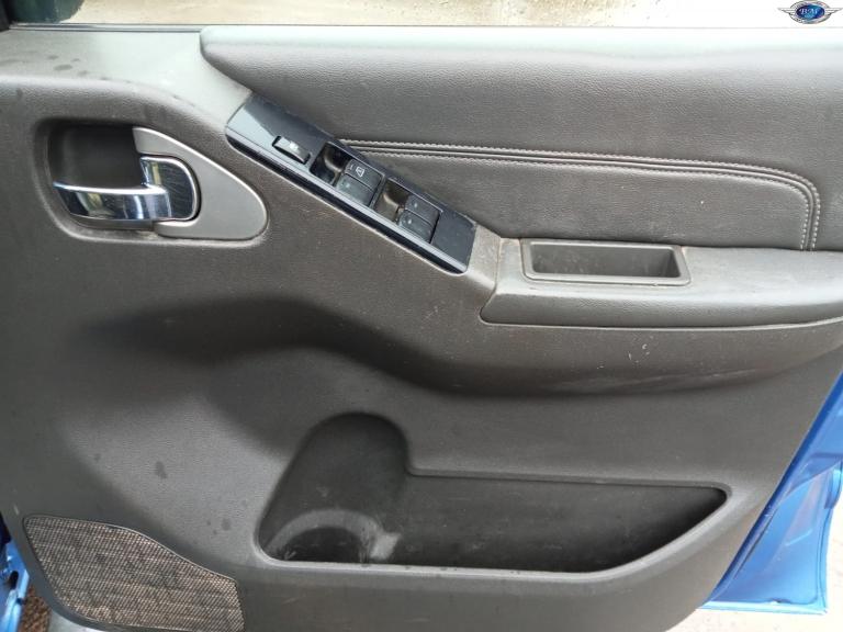 NISSAN NAVARA 2.5 dCi Tekna Blue Manual Diesel 2011