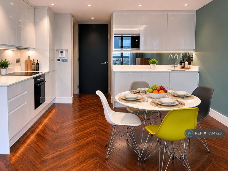 2 bedroom flat in Penrose St, London, SE17 (2 bed) (#1704723)
