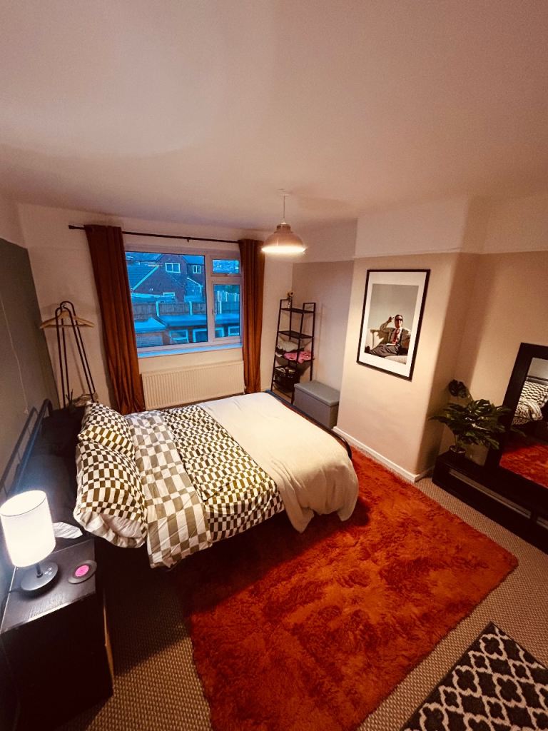 Large Double Room (mon-fri) Stockport Offerton