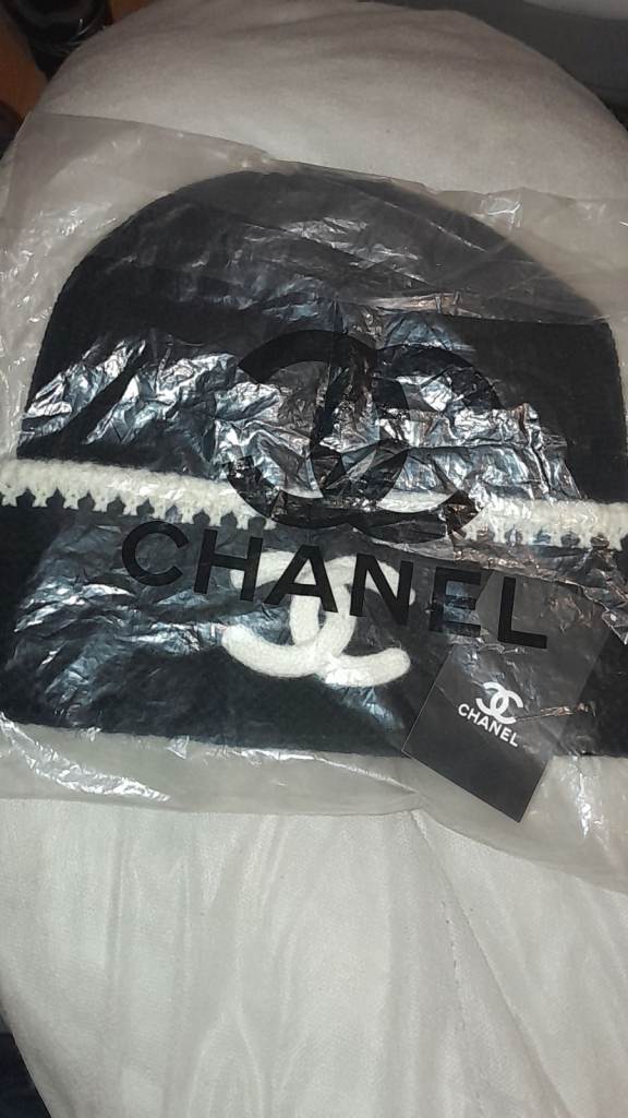 Chanel Black Beanie Hat with White Trim – New with Tags