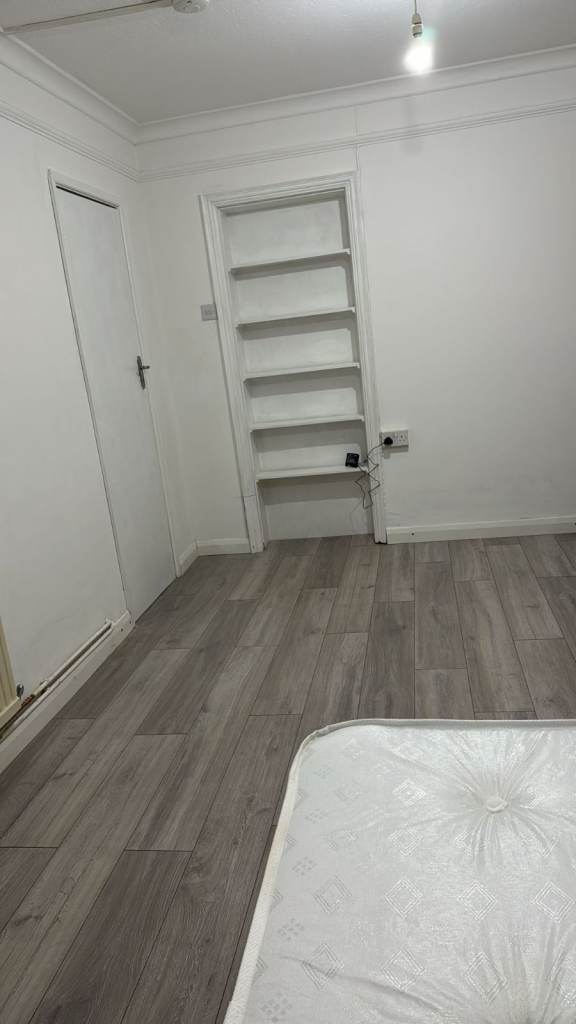 Big Size Double Room to Let in London Road, SS12 0AN, Wickford