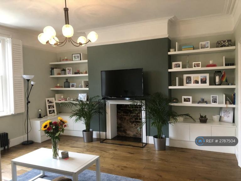 2 bedroom flat in Wickham Road, London, SE4 (2 bed) (#2787504)