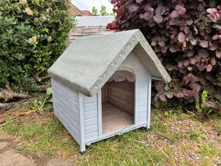 Dog kennel 