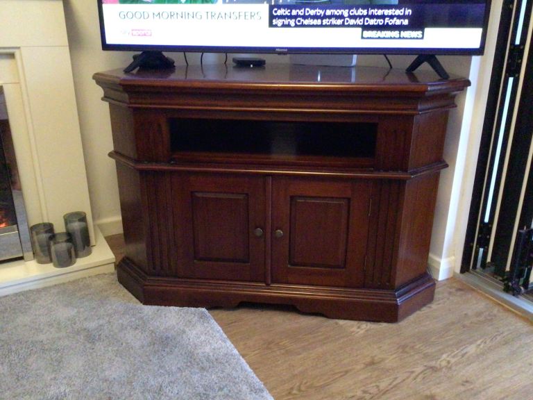 SOLID MAHOGANY LARGE CORNER TV CUPBOARD 