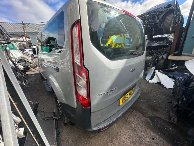 2015 FORD TOURNEO CUSTOM 2.2 TDCI 125PS LOW ROOF 8 SEATER ZETEC BREAKING FOR PARTS