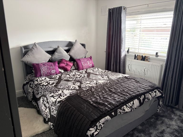 Double room to rent with king-size bed