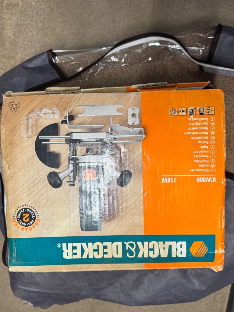 Black & Decker KW800 710W Router with Nutool Bit Set