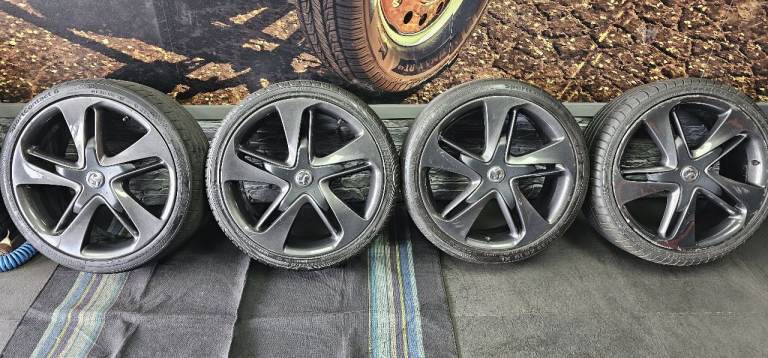 Vauxhall Genuine 19 alloy wheels + 4 x tyres 235 35 19