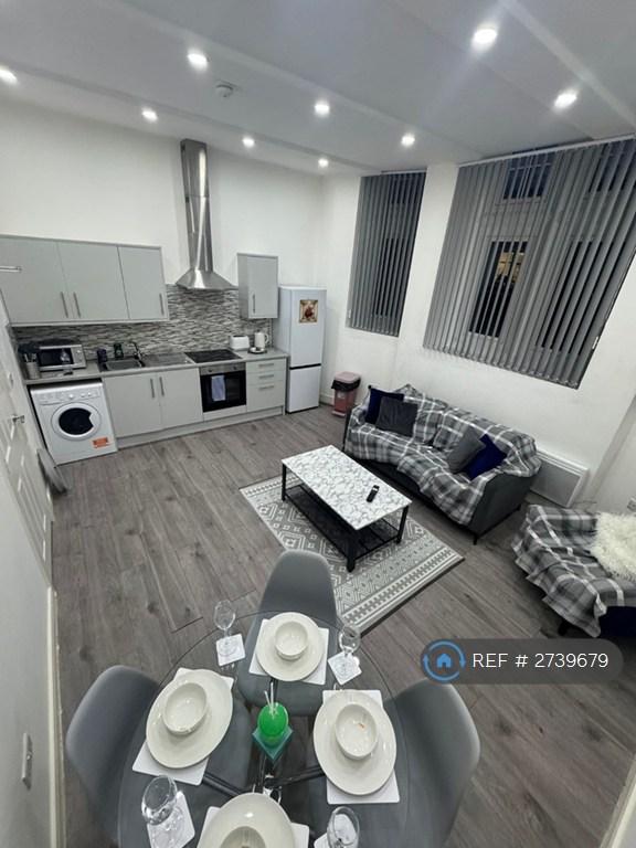 2 bedroom flat in St. Georges Road, Bolton, BL1 (2 bed) (#2739679)