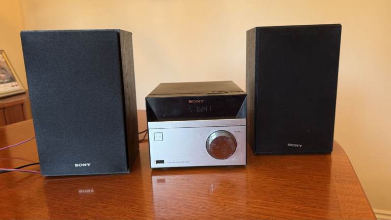 Sony CMT-S20B Compact Hi-Fi System USB Aux-in CD Player DAB FM Radio, Sounds fab with the Bass Boost