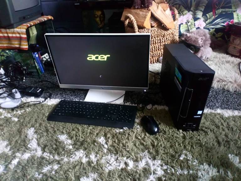 for sale computer set up core i 3 /1tb hard drive 4gb ram wifi etc   £35