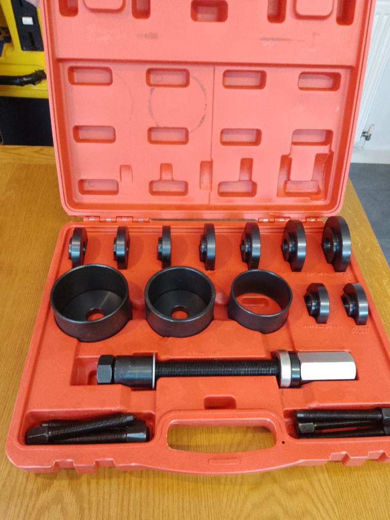 Wheel drive bearing service kit 