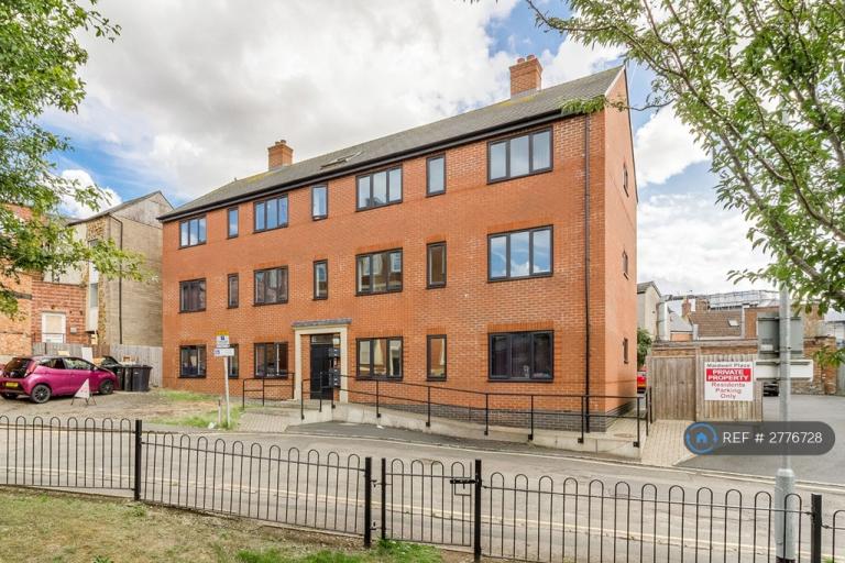 2 bedroom flat in Maidwell Place, Kettering, NN16 (2 bed) (#2776728)