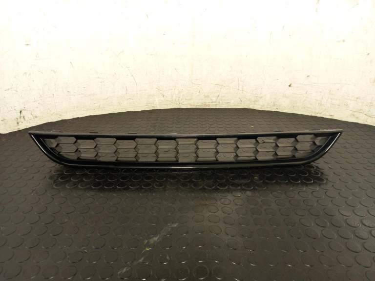 Ford Fiesta Grille Mk7 Facelift Grille Bumper Centre Lower Slat Type Black Non S