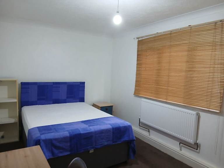 LARGE DOUBLE BEDROOM, THORNTON HEATH, BILLS INCLUDED